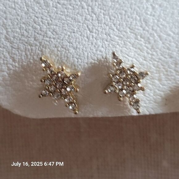 Free People Set Of Four Pierced Earrings NWT - Picture 2 of 6